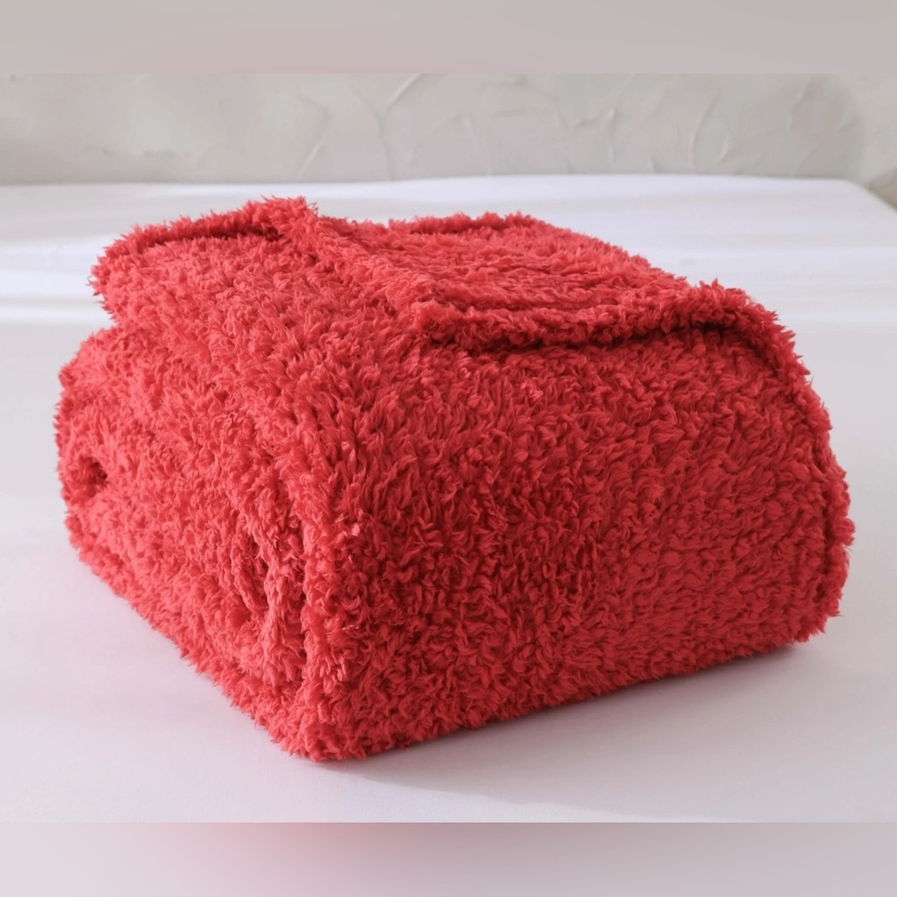 NEW Mainstays Faux Shearling Blanket
Color Red KING AND FULL/QUEEN - Picture 2 of 5